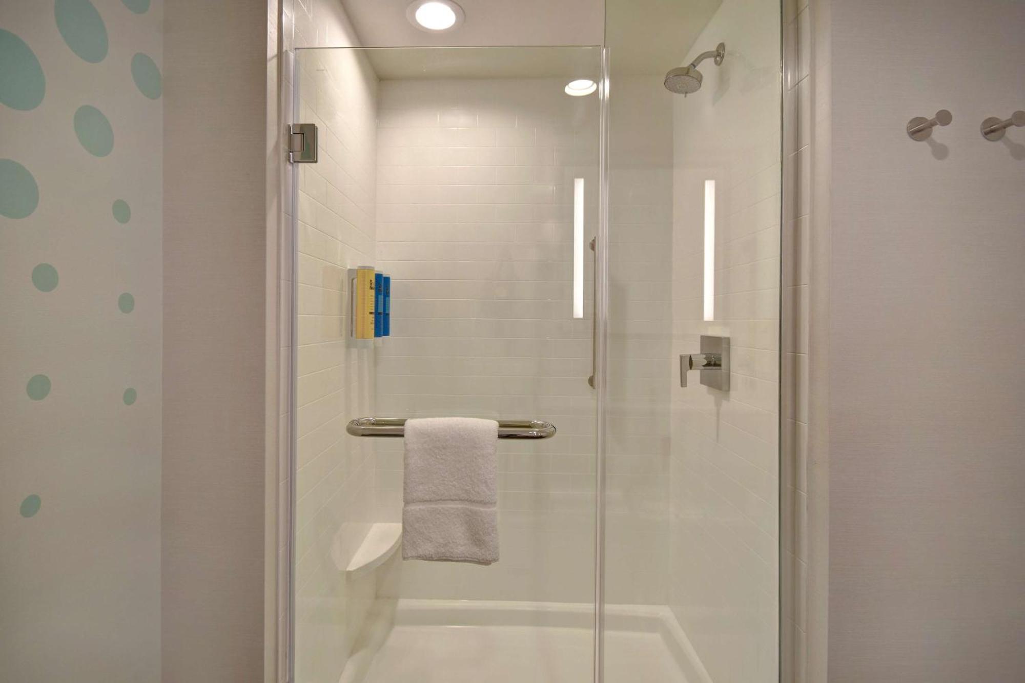 Hotel Tru By Hilton Concord, Nh Zewnętrze zdjęcie