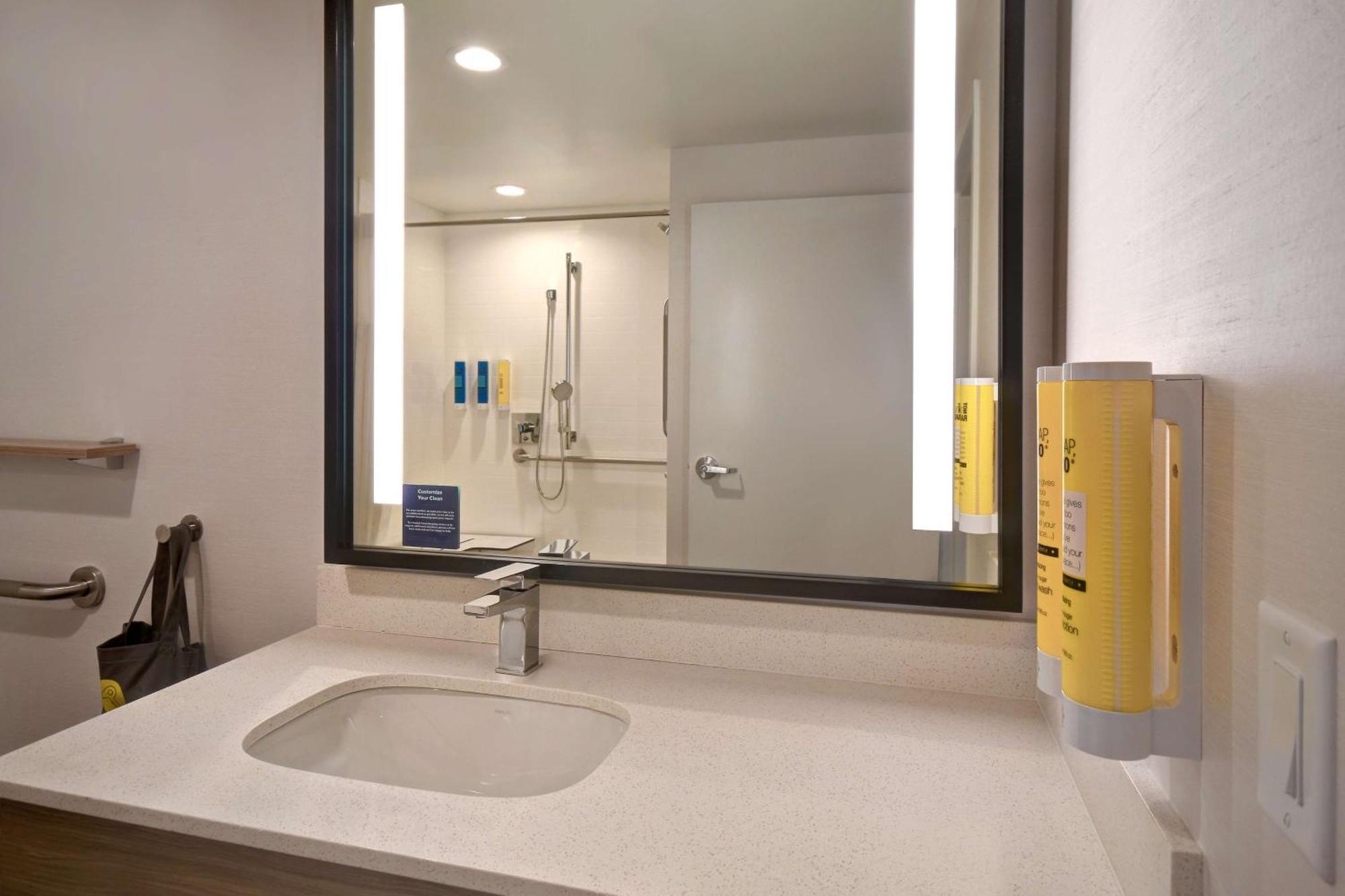 Hotel Tru By Hilton Concord, Nh Zewnętrze zdjęcie